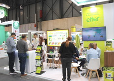 Reuniones en el stand de Elfer