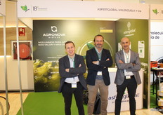 En el stand de Asfert Global, Antonio Bernal, Bosco Gómez y Francisco Montoya