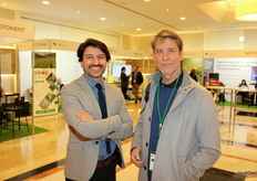 Visitando la zona de stands se encontraban Luis Vendrell y Jesús Bustillo, de Agricultura y Ensayo