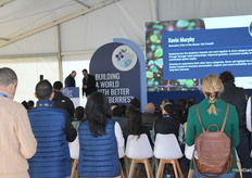 Este año, los programas de mejora genética de berries de Fall Creek y Planasa se han presentado en un evento sectorial conjunto, que ha tenido lugar el 10 de marzo entre Sevilla y Huelva.La jornada arrancó en la mañana, en las instalaciones de Fall Creek en Aznalcázar, con el Field + Forum, en el que se integraron los programas Fall Creek® Collection y SEKOYA®.