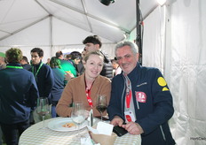 Salma El Ammani, de Fresh Hub Group, y Juan Cruz, de Alfrut