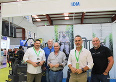 ¿Los hombres de Paco? No, el equipo de IDM atendiendo a clientes