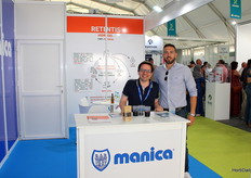 Cristoph Evte, junto a Sergio Blanquez, en el stand de Manica