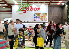 El stand de Biosabor, como todos en la feria, estaba lleno de socios comerciales, amigos y familias, que disfrutaron de una feria pensada para estar cerca de todos. Pero, sobre todo, cerca de los grandes protagonistas del sector, quienes hacen posible que la agricultura almeriense sea un referente mundial…