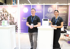 Mike D'Ambra y Kayla D'Ambra, de Innovative Solutions, presentan ProGuard. La empresa está notando un aumento de la demanda de su tecnología única que desinfecta el aire para evitar la formación de moho en las instalaciones de cannabis.