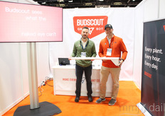 ¿Un robot que te hace de explorador? Budscout lo ha hecho posible. Toby Velte y Quinton Krueger muestran el sistema que proporciona información generada por inteligencia artificial para optimizar el cultivo.