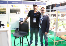 Greg Dunaway y Mikhail Sagal mostraron la nueva iluminación lateral de TSRgrow, que cuenta con la colaboración de Proximity