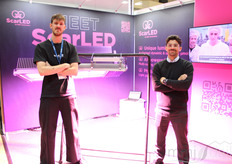 Pierre Dame y Louis Golaz, de RED Horticulture. La empresa estaba mostrando su nuevo ScarLED, un sistema de iluminación que aporta precisión impulsada por IA a los cultivadores de cannabis