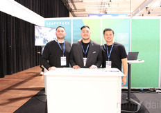 Alain Vo, Jonathan Aranda y Matthew Nguyen, de LeafyPack, cuyas soluciones automatizan el envasado de cannabis.