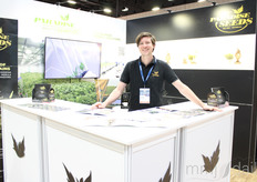 Zanur Krol, de Paradise Seeds, trajo a la exposición algunas genéticas holandesas de cannabis.