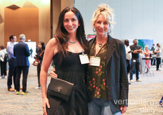 Las hermanas Scala acudieron a la exposición desde su oficina del West Loop para hablar de sus programas comunitarios con Freight to Plate. Jacqueline y Mary Scala aparecen en la foto. Muy pronto publicaremos un artículo...