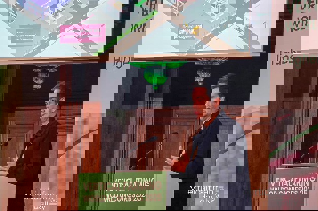 Chris.jpg